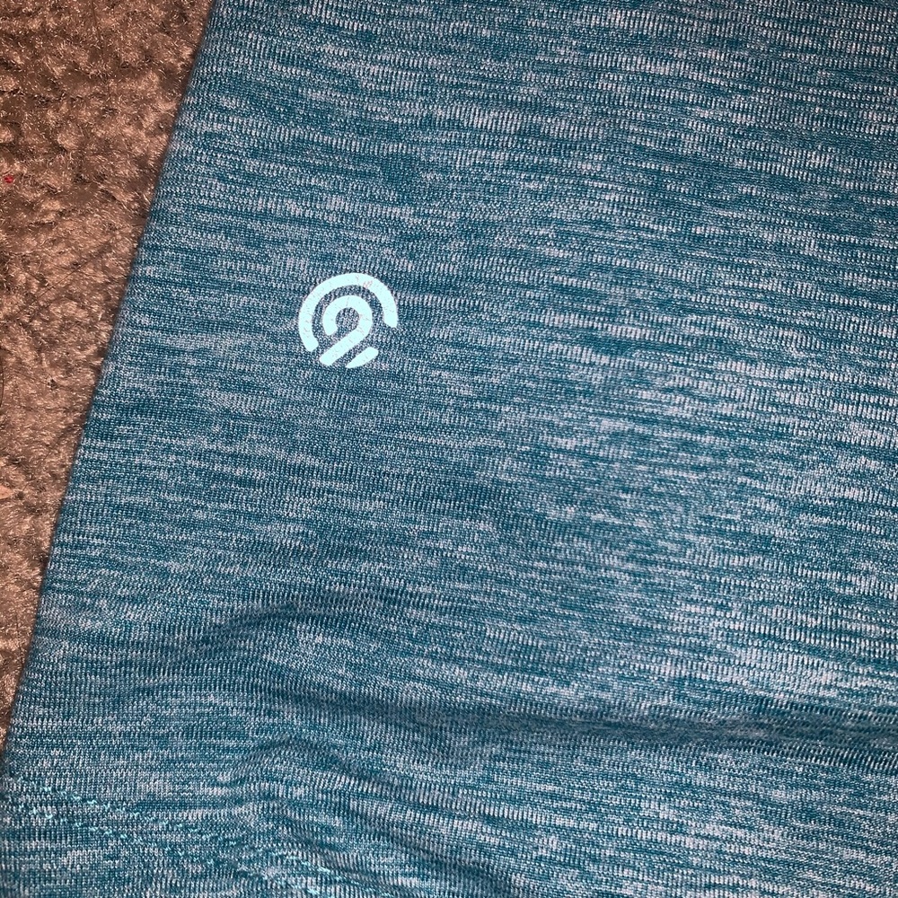 Workout top - Picture 3 of 4